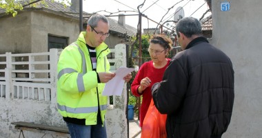 Stire din Politică-Administrație : Nevoiașii din Ovidiu primesc pachete cu alimente din partea administrației locale