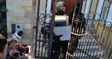 Galerie FOTO: PERCHEZIȚII la PREȘEDINTELE CJ CONSTANȚA / CONSTANTINESCU, REȚINUT pentru 24 de ore - UPDATE - 4