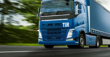 Stire din Eveniment : Un şofer român de TIR, prins cu bunuri furate în valoare de 1 milion de euro. Ce ascundea în remorcă