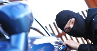 Hoți din autoturisme, în plasa polițiștilor Secției 4
