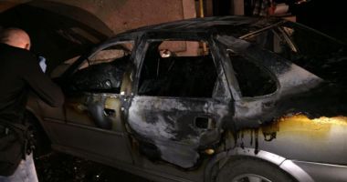 Stire din Eveniment : EXECUȚIE în STIL MAFIOT. Mașina unui cunoscut JURNALIST din ROMÂNIA a fost INCENDIATĂ