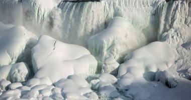 IMAGINI INCREDIBILE! Cascada Niagara a înghețat - 2