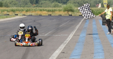 Stire din Sport : Nicio etapă fără emoții în Campionatul Național de karting! Frații Onoaie, curse excelente