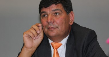 Stire din Politică-Administrație : Consiliul Local Castelu a intrat în normalitate