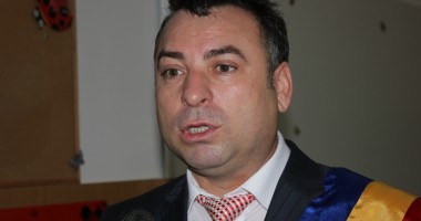 Primarul Năvodariului rămâne după gratii