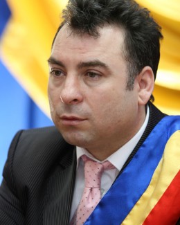 Stire din Politică-Administrație : Primarul Matei, plângere penală împotriva șefului Trezoreriei