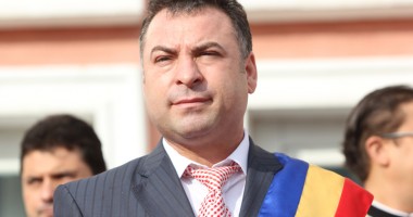 Stire din Politică-Administrație : Elevii și sportivii merituoși, sprijiniți de Primăria Năvodari
