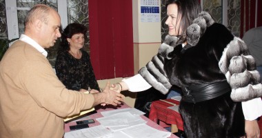 Stire din Politică-Administrație : Nicoleta Ploscaru de la PPDD a votat pentru ca tinerii să nu mai plece din țară