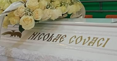 Stire din Actualitate : Nicu Covaci a fost înmormântat la Cimitirul Eroilor din Timişoara. Slujba oficiată de Mitropolitul Banatului