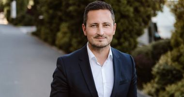Stire din Politică-Administrație : Nicu Ștefănuță candidează independent la alegerile europarlamentare