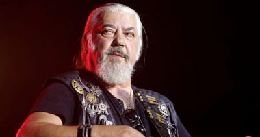 Stire din Actualitate : Phoenix îi cântă lui George Simion. Nicu Covaci: Nu știu dacă e nunta sau înmormântare