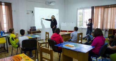 Nicu Covaci, de la Phoenix, în vizită la Centrul de Educație Incluzivă "Delfinul" Constanța - 2
