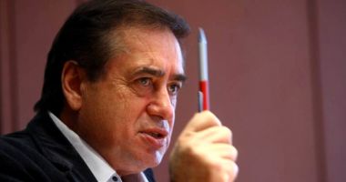 Stire din Eveniment : Ioan Niculae a fost preluat de poliție de la aeroport și dus la penitenciar