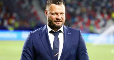 Stire din Sport : Marius Niculae: „Tricourile din colecția lui Mircea Lucescu sunt pline de istorie”