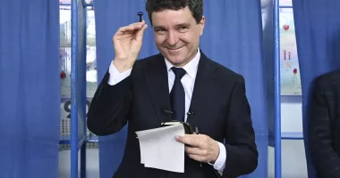 Stire din Politică-Administrație : AUR declanșează demersurile pentru suspendarea lui Nicușor Dan, acuzând ingerințe în Justiție