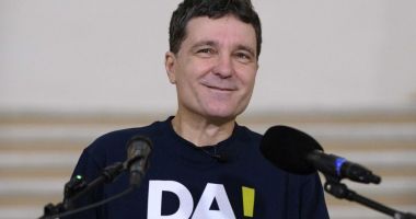 Stire din Politică-Administrație : Nicuşor Dan şi-a anunţat oficial candidatura la alegerile prezidenţiale