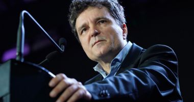 Stire din Actualitate : Nicușor Dan și-a dezvăluit salariul de la Primărie. Cât primesc viceprimarii și ceilalți angajați