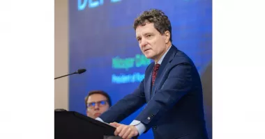 Stire din Politică-Administrație : Președintele Nicușor Dan caută o formulă de guvernare care să treacă de Parlament