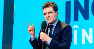 Stire din Politică-Administrație : Nicușor Dan: Obligația de a face publice numele donatorilor ar inhiba sprijinirea ONG-urilor