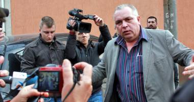 Stire din Eveniment : Lovitură după lovitură pentru Nicușor Constantinescu