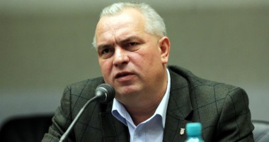Stire din Politică-Administrație : Nicușor Constantinescu cere procurorilor DNA să-l lase să plece în SUA pentru a se opera