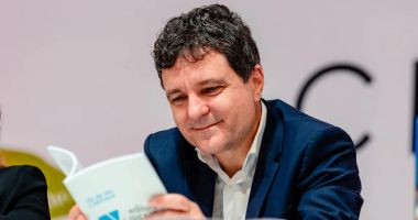 Stire din Actualitate : Ce salariu va avea Nicușor Dan? Cu cât este mai mare salariul de președinte al României decât cel de primar general