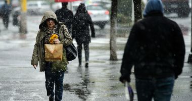Stire din Social : Se schimbă vremea. Un val de ninsori şi frig loveşte România