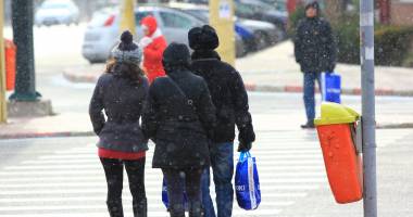 Stire din Social : GER LA CONSTANȚA. Patru oameni ai străzii, adăpostiți de Primăria Constanța