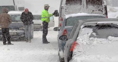 Stire din Social : Vreme rea! Polițiști, pompieri și jandarmi în stand by, porturi închise