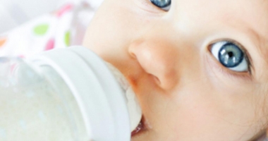 Stire din Sănătate : Apa cu nitrați, periculoasă pentru copii. Trebuie exclusă din alimentație!