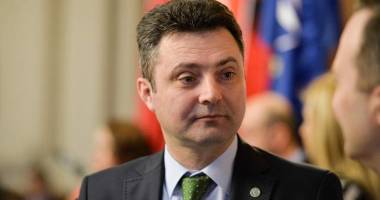 Stire din Eveniment : UPDATE / Fostul procuror general Tiberiu Nițu, urmărit penal