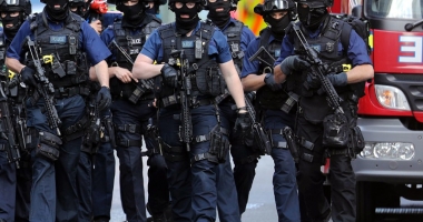 Stire din Actualitate : Nivelul de alertă teroristă, redus de la "critic" la "sever", în Marea Britanie