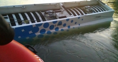 GALERIE FOTO / ACCIDENT STUPID. Tir căzut în Dunăre pentru că nu a fost ancorat - 7