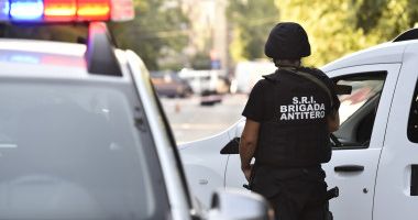 Stire din Eveniment : Ameninţare cu bombă la nunta lui George Simion; intervin pirotehniştii de la SRI