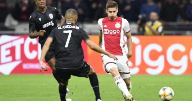 Stire din Sport : Ajax recunoaște: "Răzvan Marin joacă foarte prost"