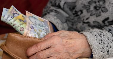 Stire din Actualitate : Ministrul Muncii nu mai vrea pensii plătite în numerar. "Comisioanele sunt de 10 ori mai mari"