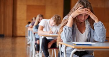 Stire din Cultură-Educație : Astăzi începe sesiunea de toamnă a examenului de Bacalaureat 2024