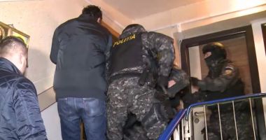 Stire din Eveniment : Clipe de groază pentru un bărbat călcat de mascați. ”Vreo trei erau cu mitralierele deasupra capului meu”
