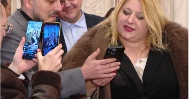Stire din Eveniment : Parchetul General deschide anchetă in rem, pentru tulburarea ordinii şi liniştii publice a Dianei Şoşoacă în Parlament