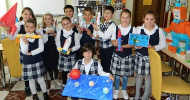 Stire din Cultură-Educație : Noile generații de elevi, fascinate de spațiul cosmic