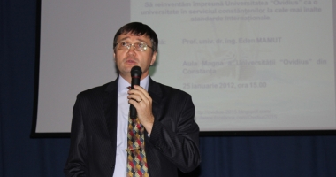 Stire din Cultură-Educație : Noi metode de instruire, centrate  pe student, împrumutate  de la universitățile din Azerbaidjan