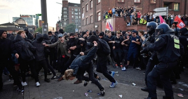 Stire din Actualitate : Noi violențe și arestări la Hamburg, deși summitul G20 s-a încheiat
