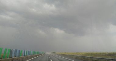 Stire din Eveniment : TRAFICUL RUTIER ESTE ÎNGREUNAT PE A2 BUCUREȘTI – CONSTANȚA, DIN CAUZA PLOII TORENȚIALE