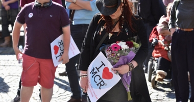 LACRIMI, DURERE ȘI NEPUTINȚĂ / IMAGINI DRAMATICE, DUPĂ TRAGEDIA CARE A ÎNDOLIAT ORAȘUL MANCHESTER - 9