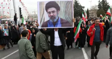 Stire din Actualitate : Noul lider suprem al Iranului, Mojtaba Khamenei, influent succesor al tatălui său