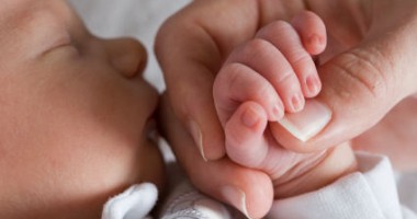 Stire din Diverse : Fată de 14 ani, în stare gravă după ce a născut prematur