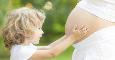 Stire din Sănătate : V-ați îngrășat între două sarcini? Aflați la ce risc este expus nou-născutul