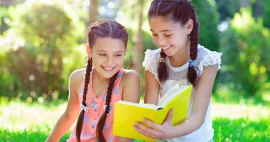 Stire din Cultură-Educație : Vreți să împrumutați de la bibliotecă? "Au sosit cărți noi!"