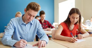 Stire din Cultură-Educație : BACALAUREAT 2018. Încep înscrierile pentru susținerea examenului. IATĂ CALENDARUL