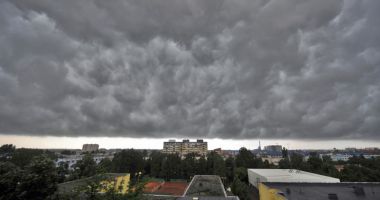 Stire din Social : Cod Portocaliu la Constanța: Ploi torențiale și intensificări ale vântului